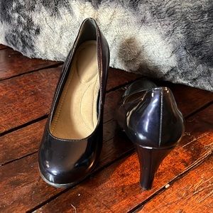 Very gently used platform navy patent pumps